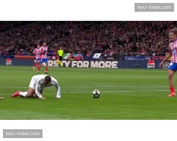 瞬间定格:点球大战失利后,马竞门将奥布拉克安慰哭泣的队友 瞬间定格:点球大战失利后,马竞门将奥布拉克安慰哭泣的队友