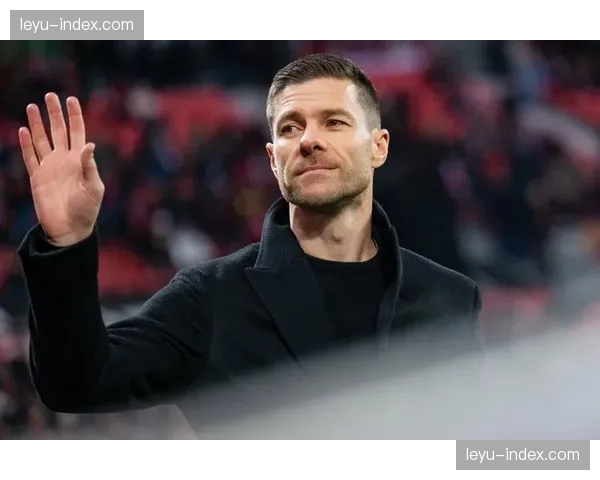 述评：阿隆索的勒沃库森如何用3-4-2-1模糊阵型概念，重新定义“整体足球”