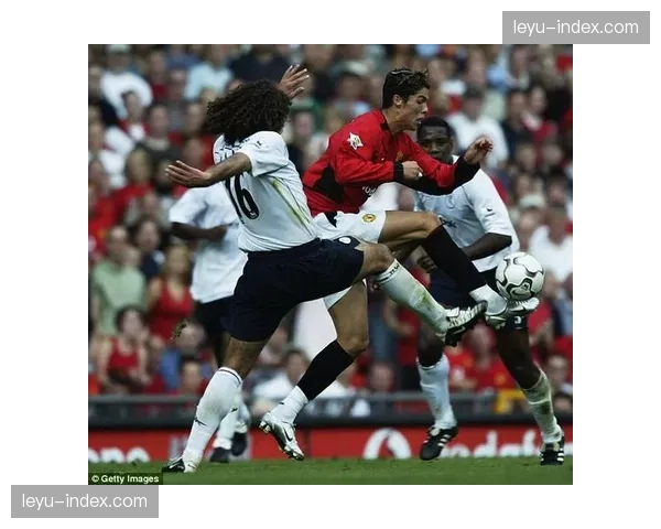 通讯：英超俱乐部联合发起“足球进校园”公益计划，覆盖千所中小学