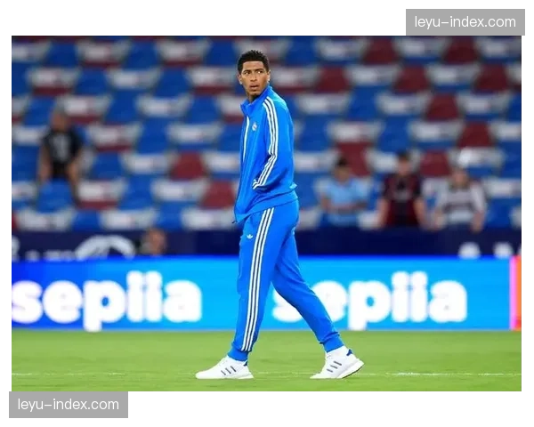 抵达慕尼黑,皇马全队进行踩场训练,贝林厄姆状态轻松 抵达慕尼黑,皇马全队进行踩场训练,贝林厄姆状态轻松